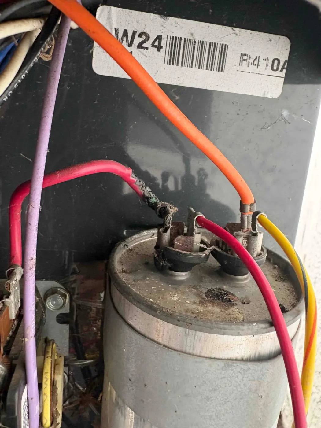 Burned high-voltage wire leading to the dual capacitor found during HVAC maintenance in Sunnyvale, CA 94086